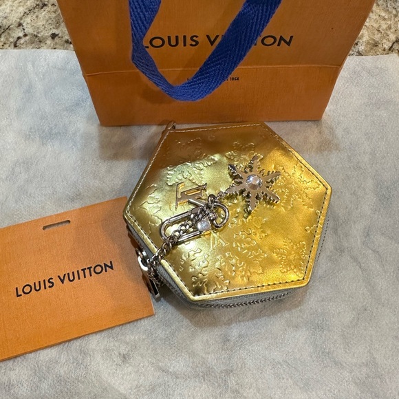 Authentic Louis Vuitton Gold Porte Monnaie Flocon Coin and Charm Pouch - Picture 4 of 13